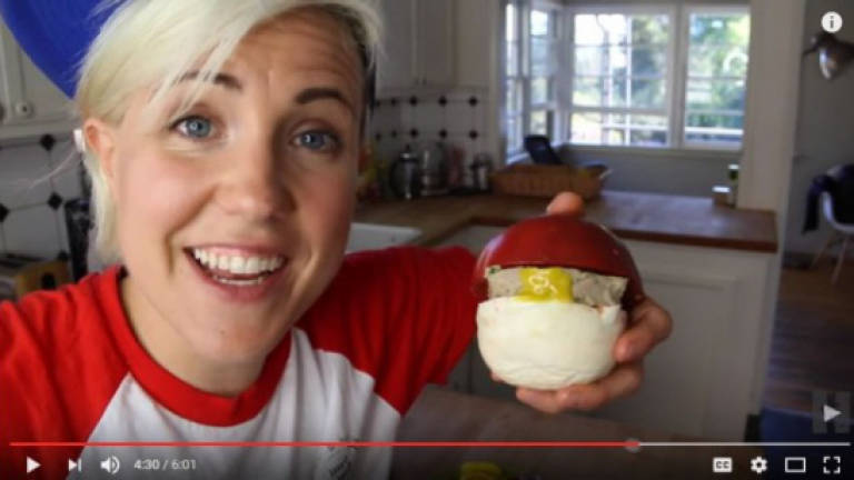 YouTube star Hannah Hart to get her own Food Network show