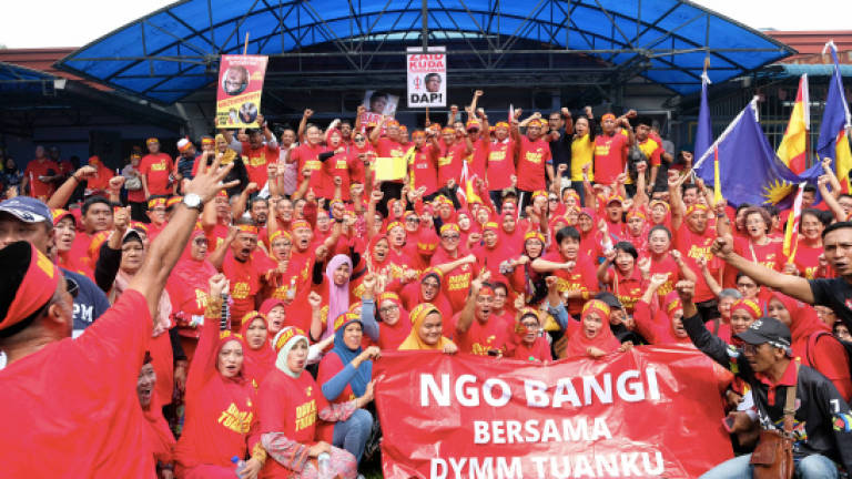 5,000 people gather in support of Selangor Sultan