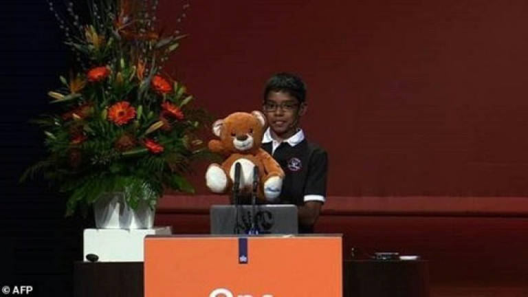 (Video) Cyber kid stuns experts showing toys can be 'weapons'