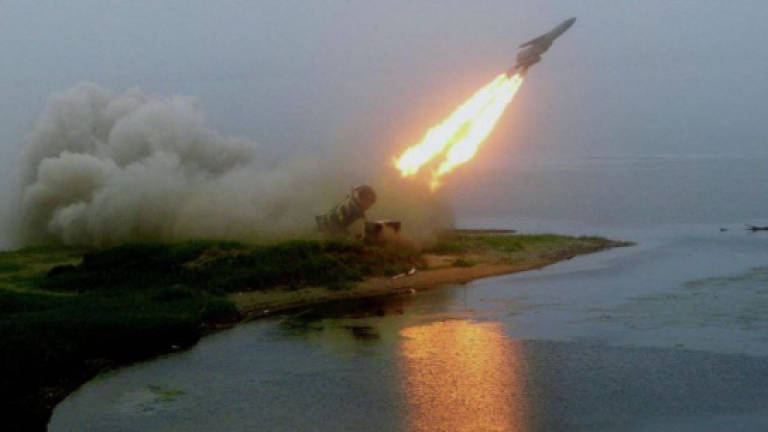 Russia test-fires 'ideal' hypersonic missile