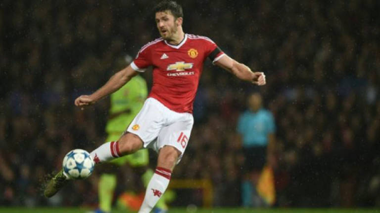 Carrick says Man Utd will go for it at Hull