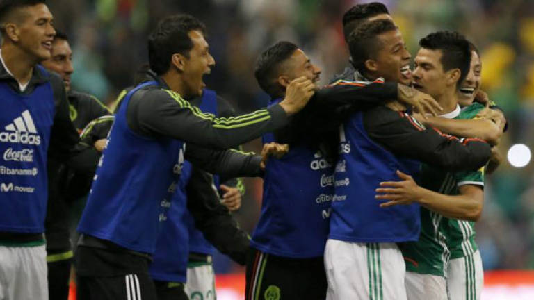 Mexico book World Cup berth, US in jeopardy after loss