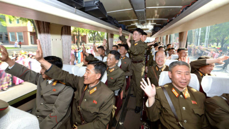 Hero's welcome in Pyongyang for North's missile developers