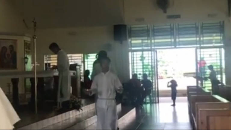 Church band playing Raya song wins the hearts of netizens (Video)