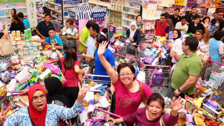 TMJ treats Aeon Tebrau City shoppers to free shopping