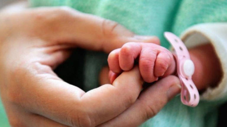 UK experts give green light to 'three-parent babies'
