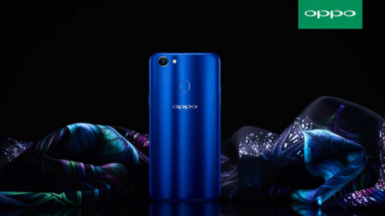 Oppo launches dashing blue colour