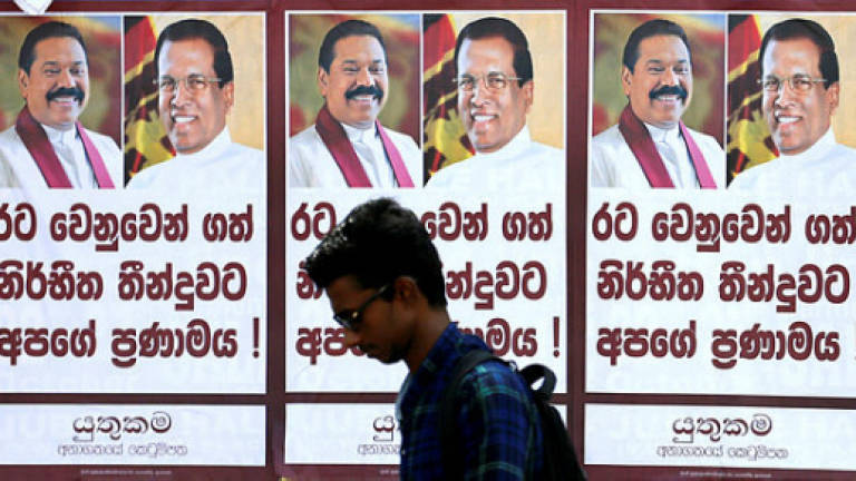 Sacked Sri Lanka PM stays put as crisis deepens