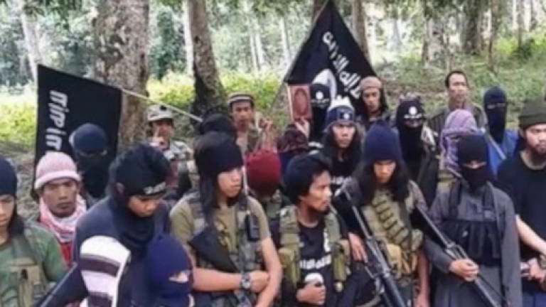Philippine militants behead 2 Vietnamese hostages