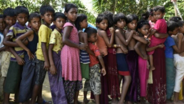 Thousands of Rohingya stranded in no man's land