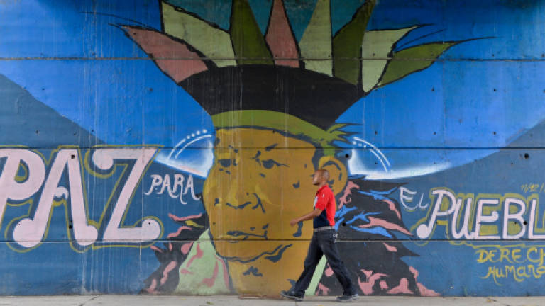 Colombian street artists graffiti for peace