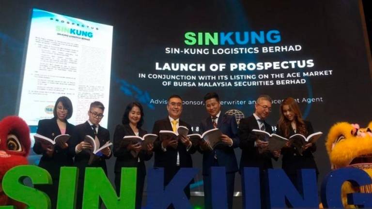 Sin-Kung Logistics directors and executives at the launch of the company’s IPO prospectus. – Bernamapic