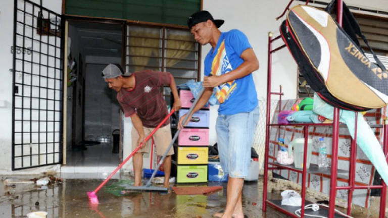 More flood evacuees return home in Malacca