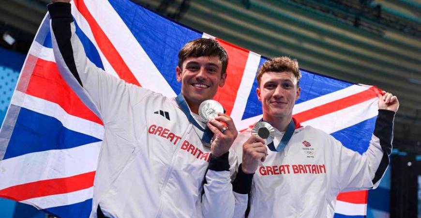 Silver medallists Britain’s Noah Williams (R) and Tom Daley celebrate with their medals following the men’s synchronised 10m platform diving at the Paris 2024 Olympic Games at the Aquatics Centre in Saint-Denis/AFPPIX