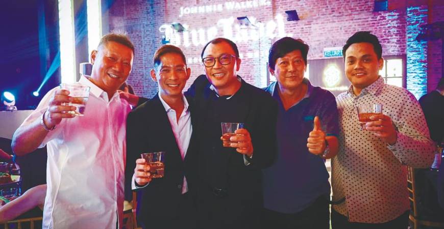 At the launch ... Diageo Malaysia brand ambassador Jeremy Lee (second from left) and Moet Hennessy Diageo Malaysia senior sales manager Jesse Lim (centre) along with party guests.