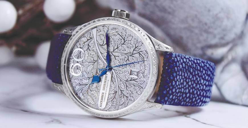 Alexander Shorokhoff’s Wintergenta’s dial has an unconventional leaf design that makes it visually striking.