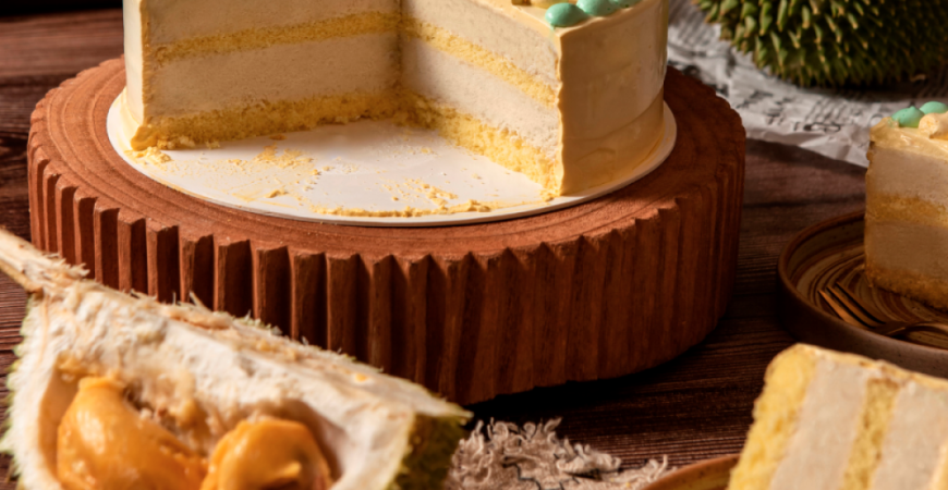 Layers of durian-infused mousse on a light sponge base. – MELVADOSPIC