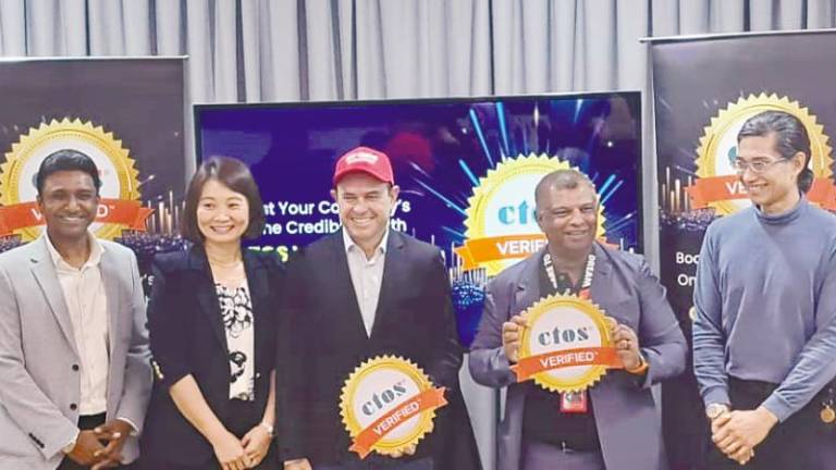 From left: CTOS Basis Sdn Bhd CEO Puven Sangaran, Lee, Hamburger, Fernandes and airasia academy strategy and innovation director Dr Ram Gopal Raj at the event.