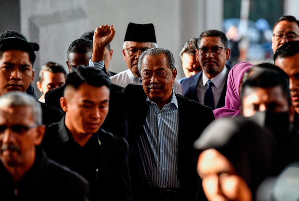 Muhyiddin Didakwa Enam Tuduhan Guna Kedudukan Untuk Suapan Terima Wang