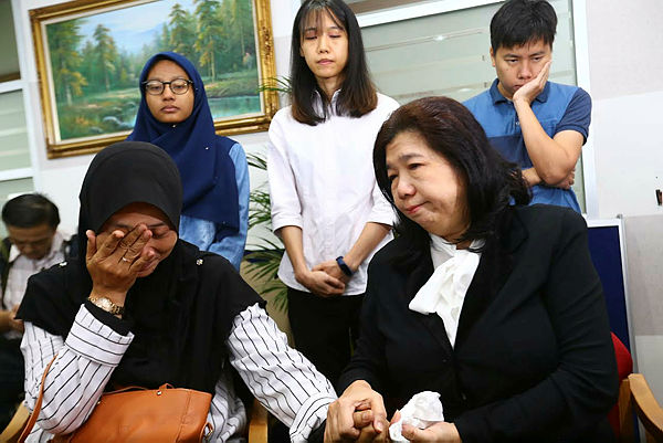 Filepix shows the wives of abducted pastor Raymond Koh and Perlis activist Amri Che Mat at the Human Rights Commission (Suhakam) after it rule that they were victims of enforced disappearance on April 3 in Kuala Lumpur.