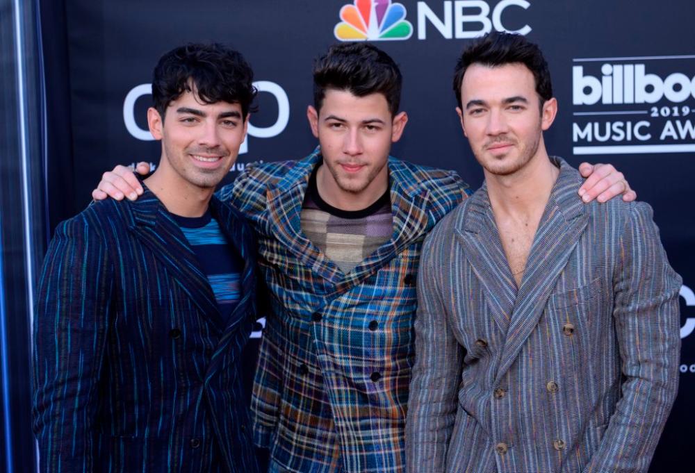 The Jonas brothers (L-R) Joe Jonas, Nick Jonas and Kevin Jonas at the 2019 Billboard Music Awards at the MGM Grand Garden Arena on May 1, 2019, in Las Vegas, Nevada © Bridget BENNETT / AFP