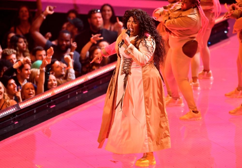 US singer Lizzo performing during 2019 MTV Video Music Awards at the Prudential Center in Newark, New Jersey on August 26, 2019 © ANGELA WEISS / AFP