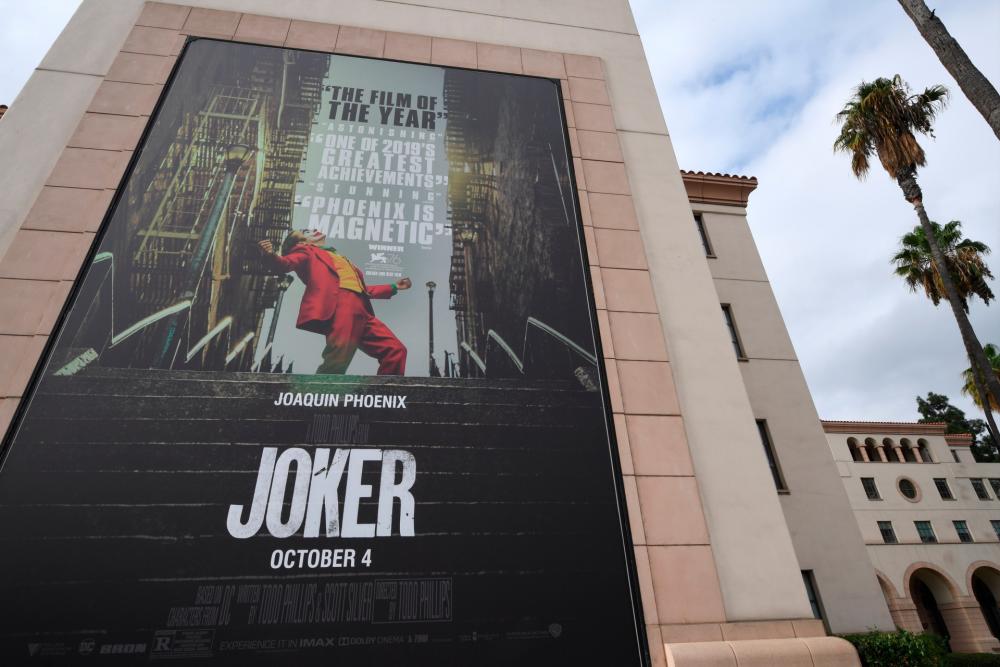 A poster for ‘Joker’ is seen outside Warner Brothers Studios in Burbank, California, September 27, 2019. © Robyn Beck / AFP