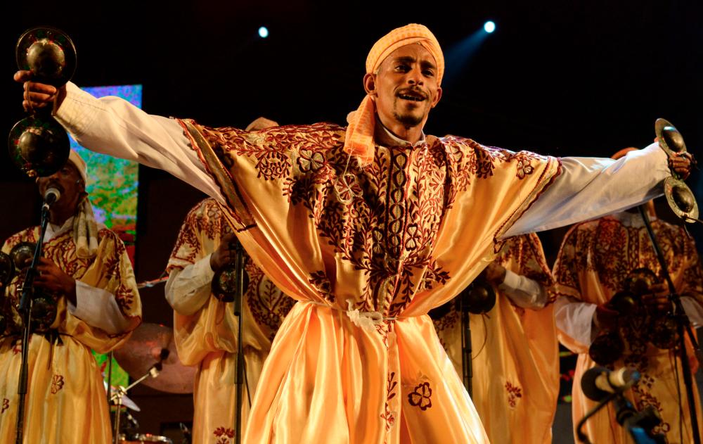 A member of Gnaoua (Gnawa) group Maalem Mohamed Kouyou performs in Essaouira at the Gnaoua World Music Festival on June 14, 2014. © Fadel SENNA / AFP