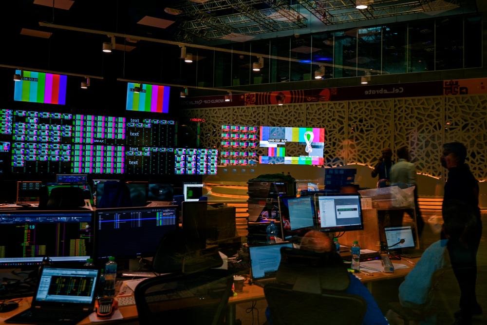 $!People work in a control room at the International Broadcast Center (IBC) in Doha ahead of the FIFA World Cup Qatar 2022 football tournament. – AFPPIX