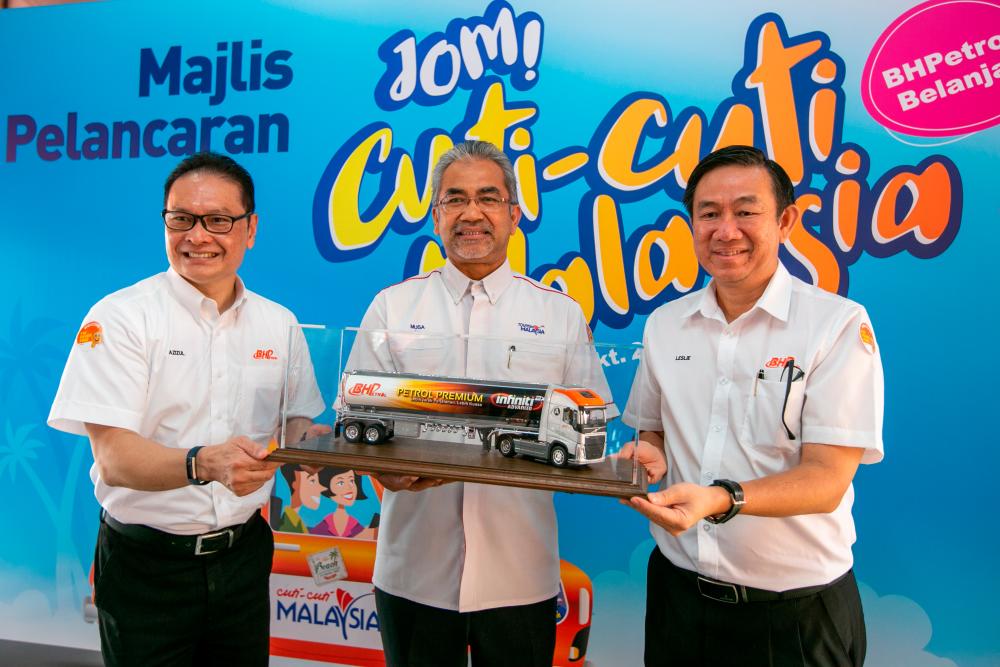 From left: BHPetrol Supply, Retail, Govt Relation and Public Affairs Senior General Manager Azizul Azily Ahmad, Datuk Musa Yusof and Leslie Ng at the launch of the promotional campaign.