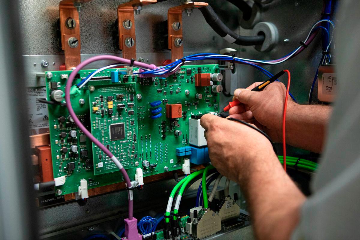 HEIDELBERG develops and produces innovative control and power electronics. The company intends to use this core technology to open up new business areas, such as the defense sector.