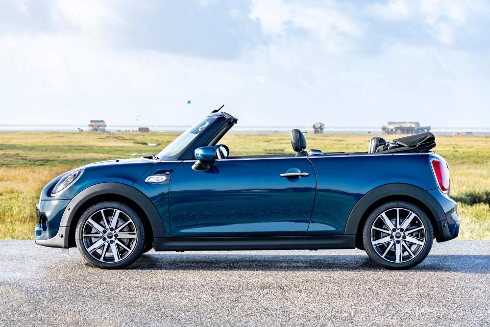 MINI Convertible Sidewalk Edition introduced