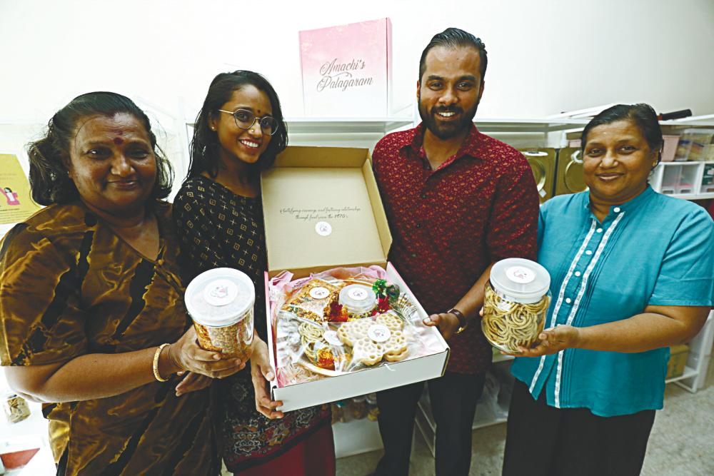 From left: Annaletchimi Siva Sangara Pillai, Narmatha, Dason and Yogesvari with a ‘palagaram’ gift box. – HAFIZ SOHAIMI/THESUN