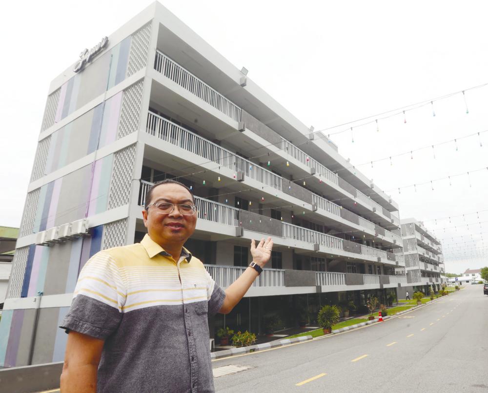 Zakri showing the repurposed police quarters-turned-hotel. – MASRY CHE ANI/THESUN