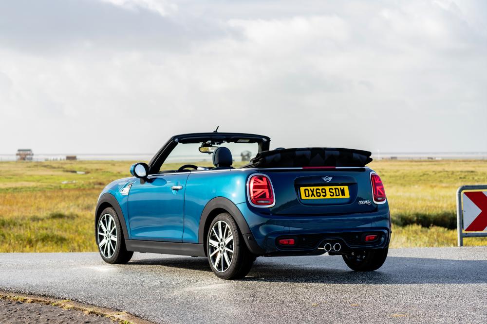 $!MINI Convertible Sidewalk Edition introduced