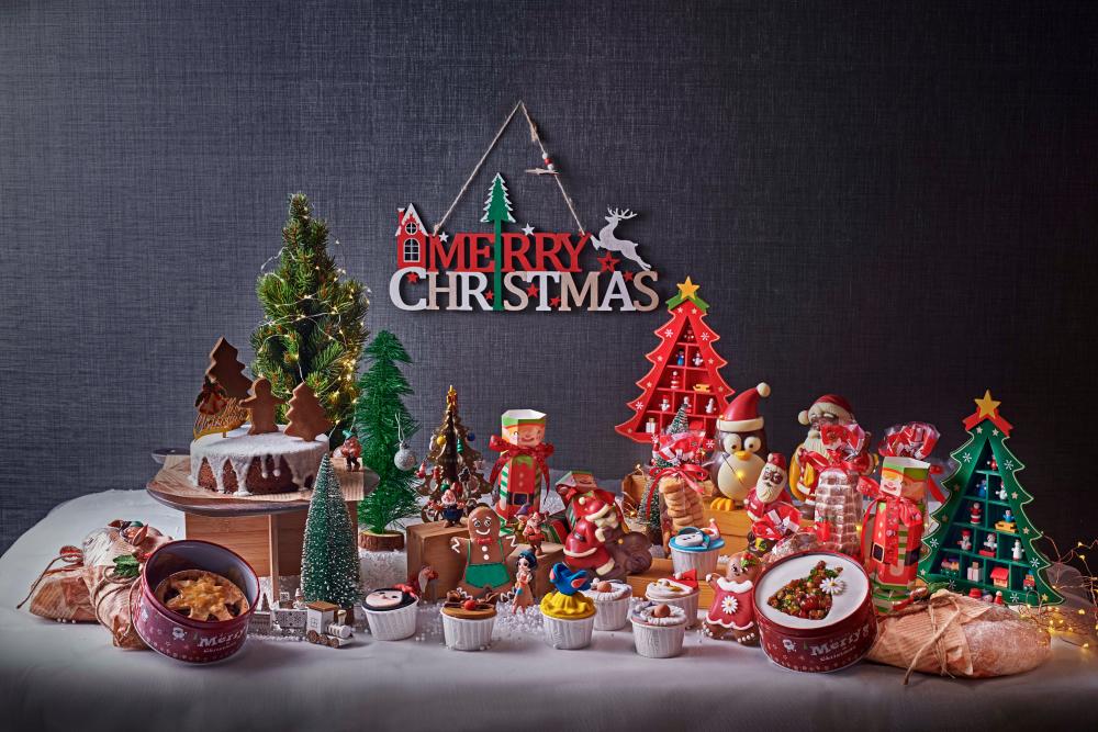 Snow White Christmas goodies. $!Snow White Christmas goodies.