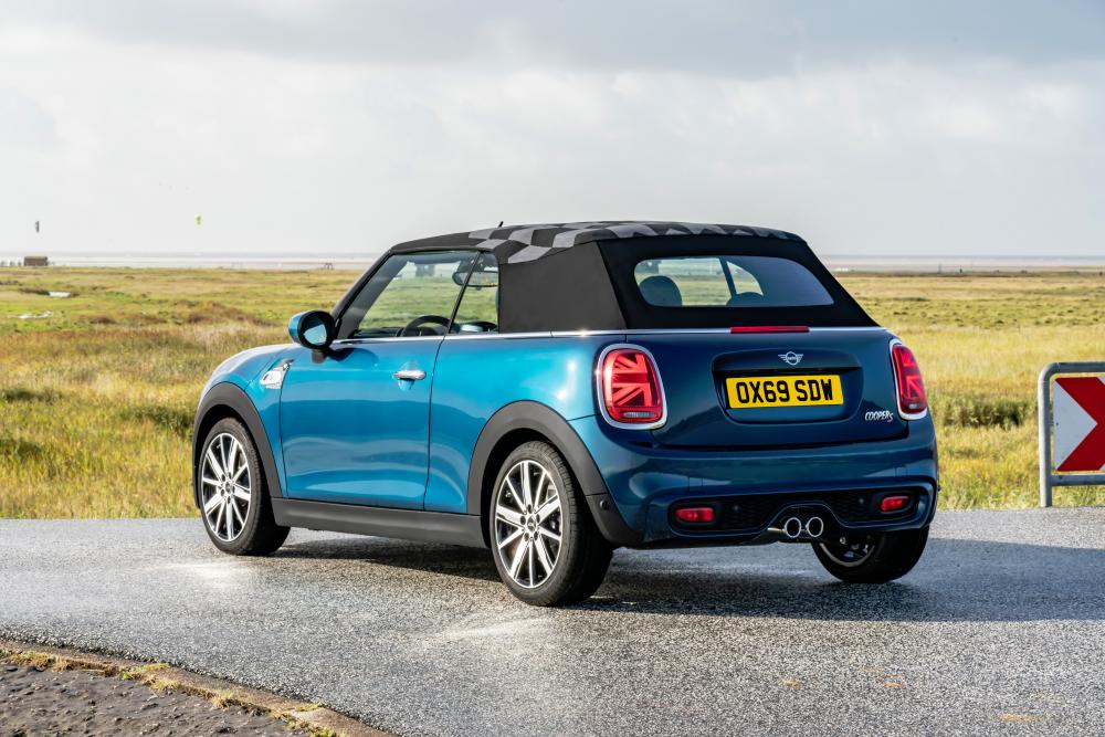$!MINI Convertible Sidewalk Edition introduced