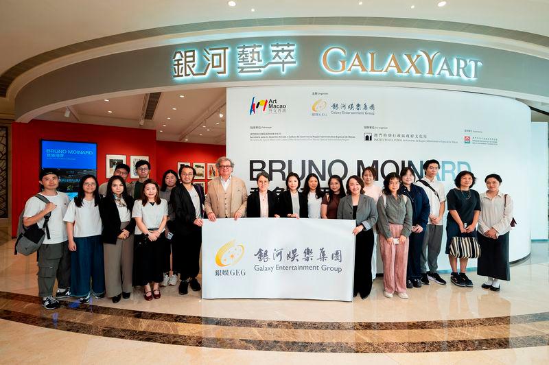 $!GEG invited Moinard to host community arts activities during his visit to Galaxy Macau, which included a sharing session for young artists and students led by the artist himself.