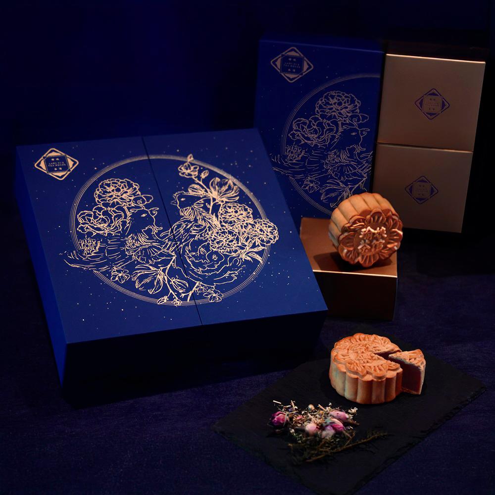 $!Four Points by Sheraton Kuala Lumpur, Chinatown offers six traditional and new mooncakes and a box inspired by the iconic painting featured in Lady Yi’s Tea House.