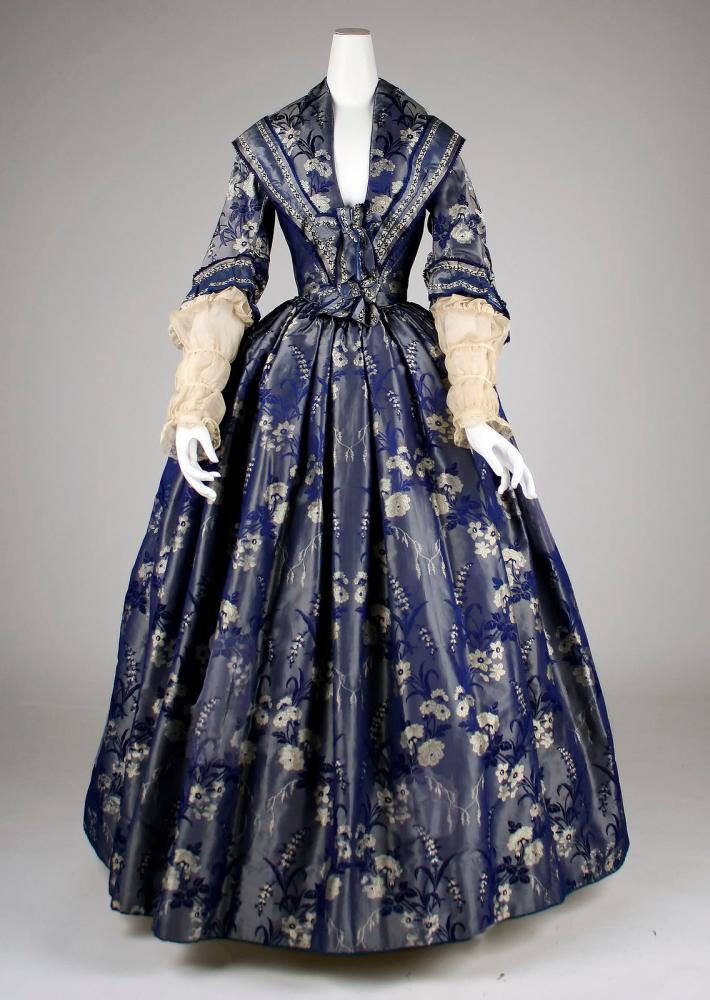 Crinoline. – 5 MINUTES HISTORY