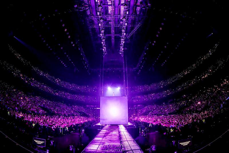 Music lovers were enthralled by Jackson’s electrifying performance and dazzling stagecraft at Galaxy Arena $!Music lovers were enthralled by Jackson’s electrifying performance and dazzling stagecraft at Galaxy Arena