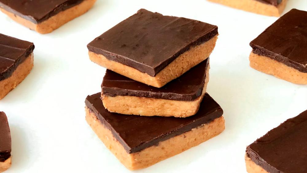 The peanut butter and chocolate dessert requires minimal ingredients and can be prepared quickly. – PICS FROM YOUTUBE @EMS KITCHEN