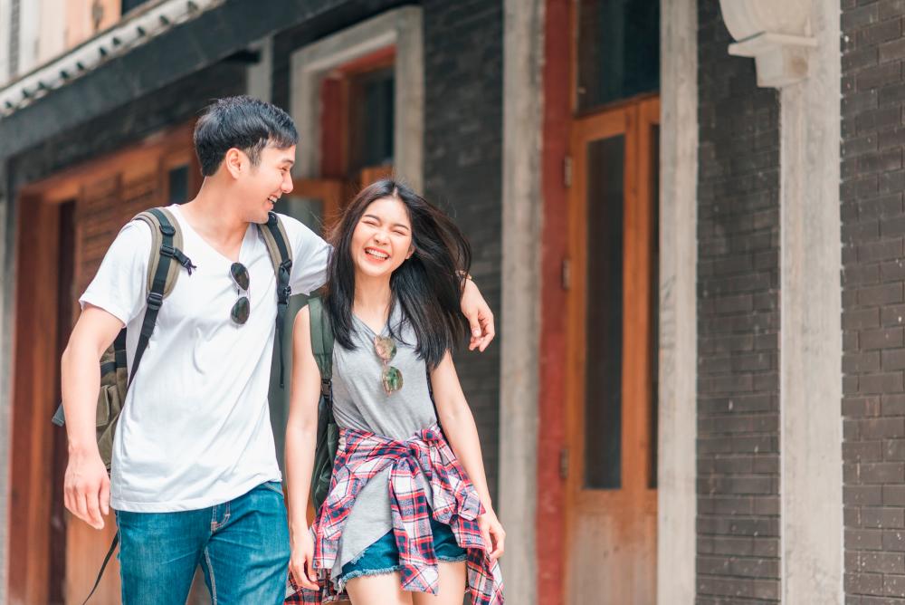 Walking date helps to be natural and are non-intimidating. – 123RF