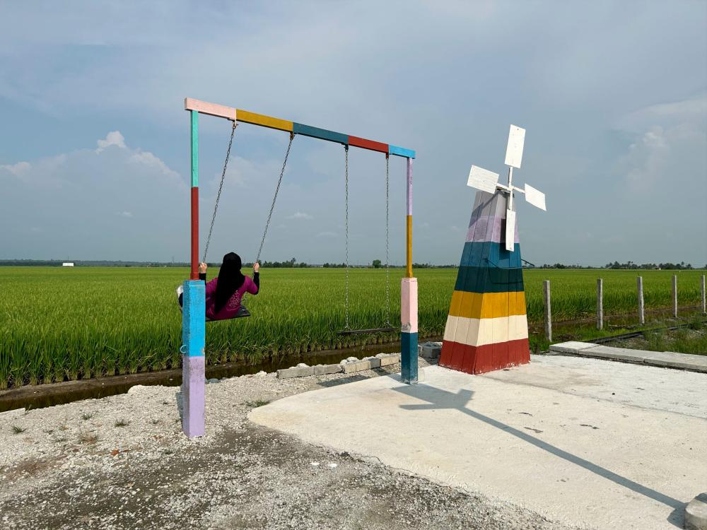 Rainbow Windmill and Swing in Sekinchan. – ALL PICS COURTESY OF TOURISM SELANGOR