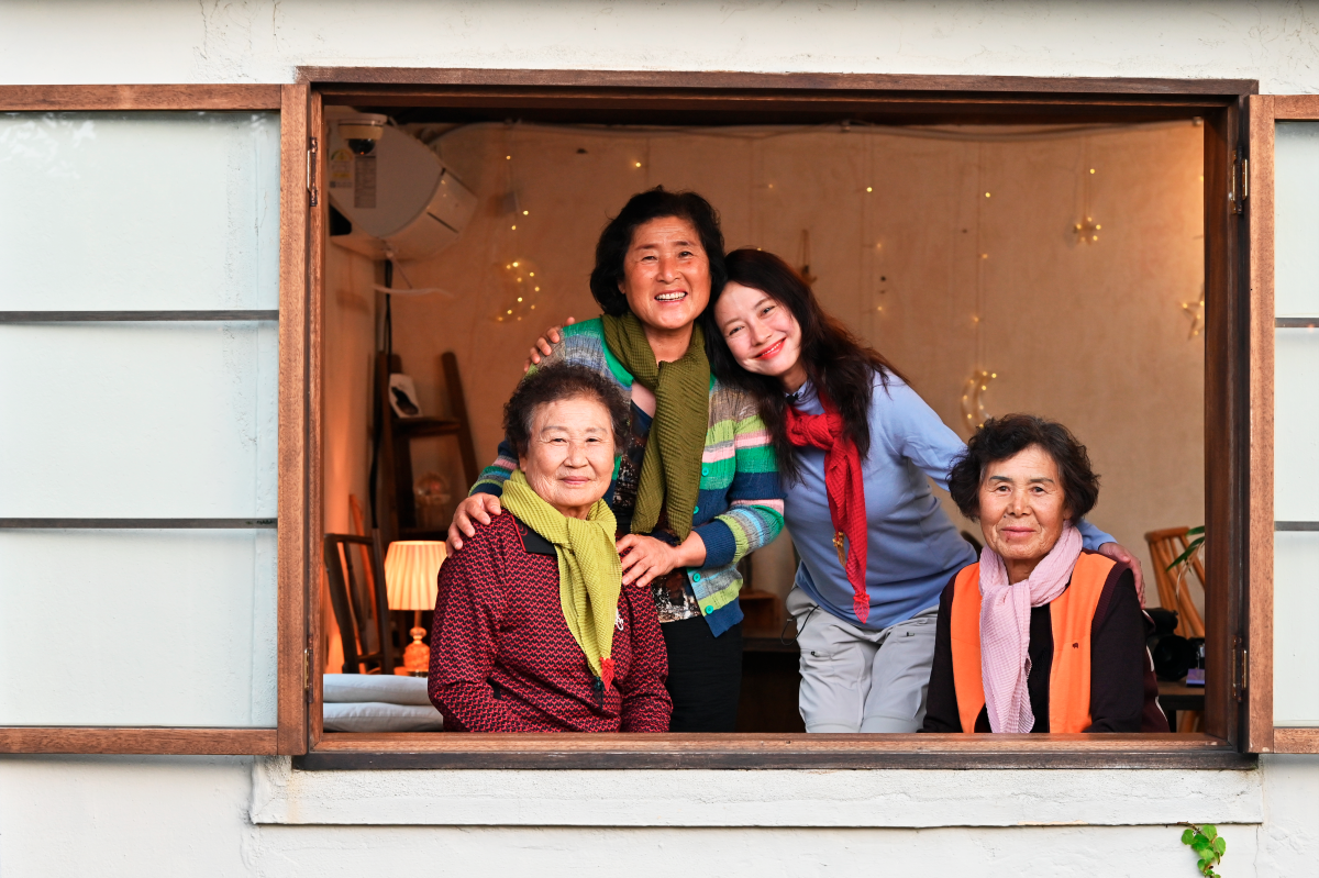 Watch Song (in purple) mingling with the haenyeo community every Sunday on BBC Earth on Astro (channel 554) and UnifiTV (channel 501) at 9pm.