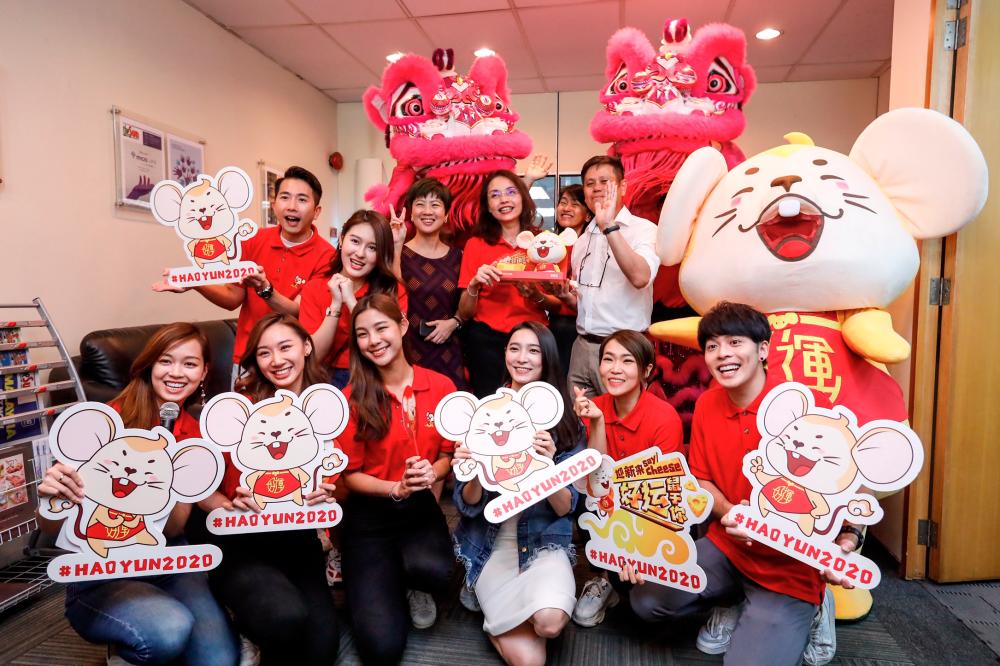 (top row, third from left) theSun general manager advertising &amp; marketing Lee Siew Siew, Toh, Wong, and theSun managing editor Eddie Hoo celebrates 2020 Chinese New Year with the teams from both Astro and theSun. ASHRAF SHAMSUL/THESUN