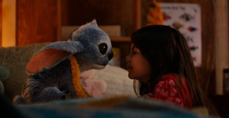 Stitch (Sanders) bonds with Lilo (Kealoha) in one of the film’s few genuinely heartfelt moments.