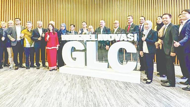 Amir Hamzah with Mosti, Cradle and GLC leaders during the launch of Bengkel Inovasi GLC at the Ministry of Finance in Putrajaya today.