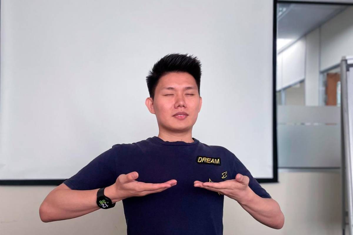 Simple exercises for desk workers 