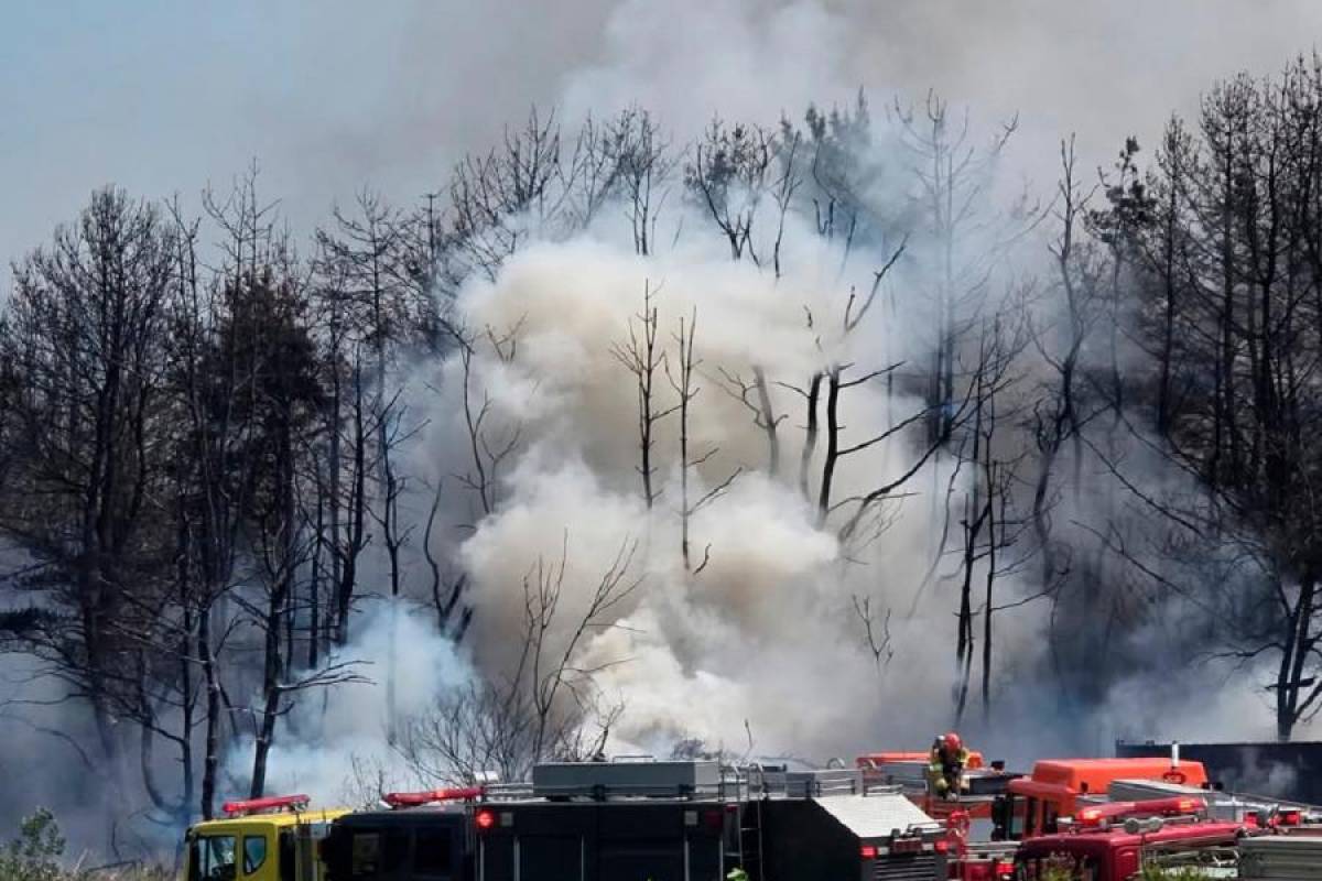 South Korean navy says patrol aircraft carrying four people crashed